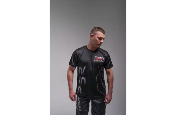 Спортивная футболка